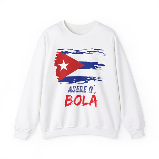 Esta sudadera de cuello redondo es la pieza perfecta para demostrar tu amor por Cuba y su cultura. Con un diseño moderno y llamativo, presenta la icónica frase "Asere Q' Bola" en un estilo que captura la esencia de la isla.